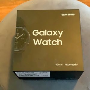 Galaxy Smart Watch 42mm with two bands